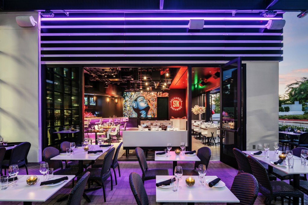 Interior & Exterior - STK Topanga - White patio Tables